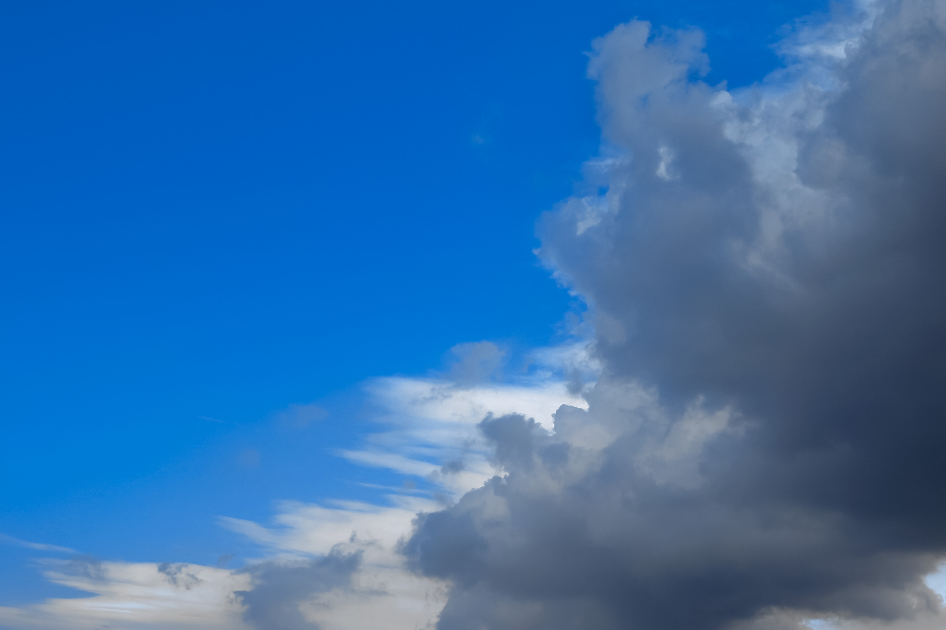 晴天に近づく雨雲 Free Photos L/RGB/JPEG/350dpi