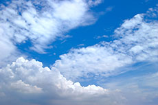 青空と雄大な雲